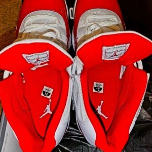 Air Jordan 11 Cherry